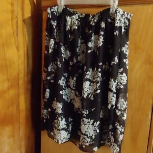 ❤KSL NWOT Floral Skirt